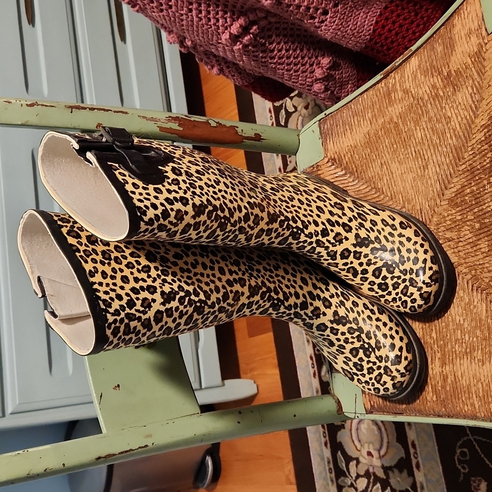Leopard print rain boots!